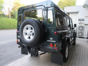 ランドローバー ディフェンダー 110SW 2.2Tdci XS 半革 純正AW 7人乗り Nox/Pm適合 3ナンバー AT換装済 クリアレンズ 前後マッドフラップ サイドランナー 背面タイヤ 並行輸入車 右ハンドル 記録簿付の中古車
