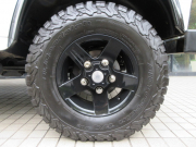 ランドローバー ディフェンダー 110UW 2.2Tdci XS 半革 デュアルフィニッシュブラックAW 5人乗り Nox/Pm適合 3ナンバー登録 ブラックパック仕様 クリアレンズ サイドランナー 背面タイヤ 並行輸入車 右ハンドル 記録簿付の中古車