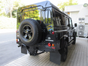 ランドローバー ディフェンダー 110SW 2.2Tdci XS 半革 ブラックBoostAW 7人乗り AT換装済 Nox/Pm適合 3ナンバー登録 アルカンターラルーフライニング チェッカープレート クリアレンズ 前後マッドフラップ サイドランナー 背面タイヤ 並行輸入車 右ハンドル 記録簿付の中古車