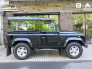 ランドローバー ディフェンダー 90SW 2.2Tdci XS 半革 純正Boostホイール 4人乗り AT換装済 Nox/Pm適合 3ナンバー登録 クリアレンズ 前後マッドフラップ サイドランナー 背面タイヤ 並行輸入車 右ハンドル 記録簿付の中古車