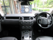 ランドローバー ディスカバリー 3.0V6SC HSE 本革 3SR ナビTV 純正20AW ブラックデザインパック 後期モデル 8速AT サラウンドカメラ ACC クーラーBOX 副変速機 正規ディーラー車 右ハンドル 記録簿付の中古車