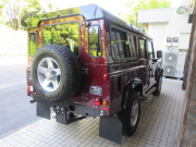 ランドローバー ディフェンダー 110SW 2.2Tdci ランドマークエディション 本革 専用AW 後期最終モデル 特別限定車 7人乗り Nox/Pm適合 ブラックパック後継 アルカンターラルーフライニング クリアレンズ 前後マッドフラップ サイドランナー 背面タイヤ 並行輸入車 右ハンドル 記録簿付の中古車