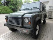 ランドローバー ディフェンダー 110SW 2.2Tdci 7人乗り ホワイトルーフ HDスチールホイール Nox/Pm適合 3ナンバー登録 新品M/Tタイヤ5本 背面タイヤ 並行輸入車 右ハンドル 記録簿付の中古車