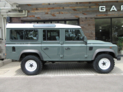 ランドローバー ディフェンダー 110SW 2.2Tdci 7人乗り ホワイトルーフ HDスチールホイール Nox/Pm適合 3ナンバー登録 新品M/Tタイヤ5本 背面タイヤ 並行輸入車 右ハンドル 記録簿付の中古車