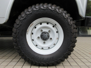 ランドローバー ディフェンダー 110HT 2.2Tdci ハードトップ 2人乗り Nox/Pm適合 1ナンバー登録 ホワイトルーフ スチールホイール マッドフラップ 背面タイヤ 並行輸入車 右ハンドル 記録簿付の中古車