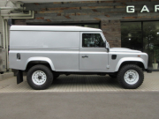 ランドローバー ディフェンダー 110HT 2.2Tdci ハードトップ 2人乗り Nox/Pm適合 1ナンバー登録 ホワイトルーフ スチールホイール マッドフラップ 背面タイヤ 並行輸入車 右ハンドル 記録簿付の中古車