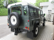 ランドローバー ディフェンダー 110SW 2.2Tdci 7人乗り AT換装済 Nox/Pm適合 3ナンバー登録 スチールホイール ホワイトルーフ 背面タイヤ 並行輸入車 右ハンドル 記録簿付の中古車