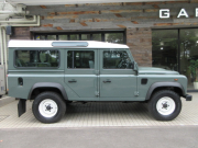 ランドローバー ディフェンダー 110SW 2.2Tdci 7人乗り AT換装済 Nox/Pm適合 3ナンバー登録 スチールホイール ホワイトルーフ 背面タイヤ 並行輸入車 右ハンドル 記録簿付の中古車