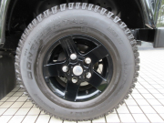 ランドローバー ディフェンダー 90SW 2.2Tdci XS 半革 純正デュアルフィニッシュAW 4人乗り Nox/Pm適合 3ナンバー登録 クリアレンズ アルカンターラルーフ 前後マッドフラップ サイドランナー 背面タイヤ 並行輸入車 右ハンドル 記録簿付の中古車