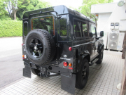 ランドローバー ディフェンダー 90SW 2.2Tdci XS 半革 純正デュアルフィニッシュAW 4人乗り Nox/Pm適合 3ナンバー登録 クリアレンズ アルカンターラルーフ 前後マッドフラップ サイドランナー 背面タイヤ 並行輸入車 右ハンドル 記録簿付の中古車