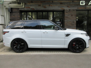 ランドローバー レンジローバーSPORT 5.0V8SC SVR コンビレザー パノラマR 純正ナビ 22AW 稀少後期モデル カーボンボンネット アルカンターラルーフライニング 法人ワンオーナー 正規ディーラー車 右ハンドル 記録簿付の中古車