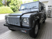 ランドローバー ディフェンダー 110UW 2.2Tdci XS 半革 純正Boostホイール 5人乗り AT換装済 Nox/Pm適合 3ナンバー登録 クリアレンズ チェッカープレート アルカンターラルーフライニング サイドランナー 前後マッドフラップ 背面タイヤ 並行輸入車 右ハンドル 記録簿付の中古車