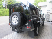 ランドローバー ディフェンダー 110SW 2.2Tdci XS 半革 純正Boostホイール 7人乗り AT換装済 Nox/Pm適合 3ナンバー登録 アルカンターラルーフライニング ランプガード チェッカープレート 前後マッドフラップ XSサイドランナー 背面タイヤ 並行輸入車 右ハンドル 記録簿付の中古車