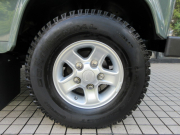 ランドローバー ディフェンダー 90SW 2.2Tdci XS  半革 純正Boostホイール  4人乗り AT換装済 Nox/Pm適合 3ナンバー登録  LAZERディライト シュノーケル MANTEC社製スイングキャリア クリアレンズ 前後マッドプラップ  XSサイドランナー 背面タイヤ 並行輸入車 右ハンドル 記録簿付の中古車