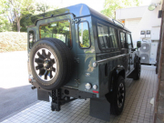 ランドローバー ディフェンダー 110SW 2.2Tdci 新品sawtooth18AW 7人乗り AT換装済 Nox/Pm適合 3ナンバー ブラックコントラストルーフ LEDヘッドライト LEDランプKIT ブラックデザインパック仕様 新品マッドフラップ 並行輸入車 右ハンドル 記録簿付の中古車