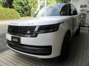 ランドローバー レンジローバー P510e PHEV オートバイオグラフィ 本革 パノラマSR 純正ナビ 純正22AW ブラックデザインパック 正規ディーラー車 右ハンドル 記録簿付の新車