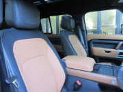 ランドローバー ディフェンダー 110 MHEV D300 XダイナミックHSE 本革 パノラマSR 純正11.4Pivi Proナビ 純正19グロスブラックAW エクステンテッドブラックパック エアサスペンションパック サイドステップ 純正OP多数 新車保証継承可能 ワンオーナー車 禁煙車 正規ディーラー車 右ハンドル 記録簿付の中古車