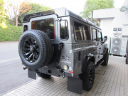 ランドローバー ディフェンダー 110SW 2.4Tdci XS 半革 新品Sawtoothアルミホイール 新品タイヤ Nox/Pm適合 3ナンバー コンビニエンスパック フロアカーペット クリアレンズ 前後マッドフラップ XSサイドランナー 背面タイヤ 新車並行車 右ハンドル 記録簿付の中古車