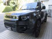 ランドローバー ディフェンダー 110 MHEV D300 XダイナミックHSE 本革 SR 純正11.4インチPIVI PRO ナビ 純正20アルミ エアサスペンションパック マトリックスLEDヘッドライト エクステンデドレザーアップグレード サイドステップ 新車保証継承可 ワンオーナー車 正規ディーラー車 右ハンドル 記録簿付の中古車