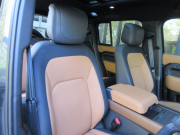 ランドローバー ディフェンダー 110 MHEV D300 XダイナミックHSE 本革 SR 純正11.4インチPIVI PRO ナビ 純正20アルミ エアサスペンションパック マトリックスLEDヘッドライト エクステンデドレザーアップグレード サイドステップ 新車保証継承可 ワンオーナー車 正規ディーラー車 右ハンドル 記録簿付の中古車