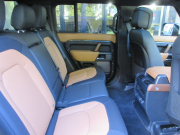 ランドローバー ディフェンダー 110 MHEV D300 XダイナミックHSE 本革 SR 純正11.4インチPIVI PRO ナビ 純正20アルミ エアサスペンションパック マトリックスLEDヘッドライト エクステンデドレザーアップグレード サイドステップ 新車保証継承可 ワンオーナー車 正規ディーラー車 右ハンドル 記録簿付の中古車