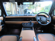 ランドローバー ディフェンダー 110 X MHEV D300 コンビレザー パノラマSR 純正ナビ 純正20AW エアサス Pivi Pro マトリックスLEDヘッドライト サイドステップ コールドクライメイトコンビニエンスパック エクステンテドレザーアップグレード ワンオーナー 正規ディーラー車 右ハンドル 記録簿付の中古車