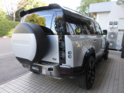 ランドローバー ディフェンダー 110 X MHEV D300 本革 パノラマSR 純正ナビ 純正22AW 11.4モニター フルTFTメーター コールドクライメイトパック マトリックスLEDヘッドライト デジタルミラー ワイドオーバーフェンダー サイドステップ エアサスペンション アクティビティキー 新車保証継承可 正規ディーラー車 右ハンドル 記録簿付の中古車