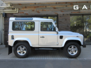 ランドローバー ディフェンダー 90SW 2.2Tdci XS 半革 純正デュアルフィニッシュAW 4人乗り AT換装済 Nox/Pm適合 3ナンバー クリアレンズ 前後マッドフラップ XSサイドランナー 背面タイヤ 並行輸入車 右ハンドル 記録簿付の中古車