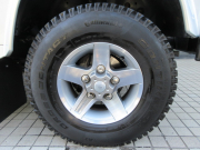 ランドローバー ディフェンダー 90SW 2.2Tdci XS 半革 純正デュアルフィニッシュAW 4人乗り AT換装済 Nox/Pm適合 3ナンバー クリアレンズ 前後マッドフラップ XSサイドランナー 背面タイヤ 並行輸入車 右ハンドル 記録簿付の中古車
