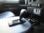 ランドローバー ディフェンダー 110SW 2.2Tdci ホワイトスチールホイール 7人乗り AT換装済 Nox/Pm適合 3ナンバー ホワイトルーフ ウイングチェッカープレート 背面タイヤ 並行輸入車 右ハンドル 記録簿付の中古車
