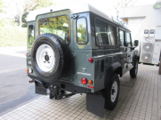 ランドローバー ディフェンダー 110SW 2.2Tdci ホワイトスチールホイール 7人乗り AT換装済 Nox/Pm適合 3ナンバー ホワイトルーフ ウイングチェッカープレート 背面タイヤ 並行輸入車 右ハンドル 記録簿付の中古車