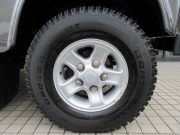 ランドローバー ディフェンダー 110SW 2.2Tdci XS 半革 純正Boostホイール  7人乗り AT換装済 Nox/Pm適合 3ナンバー クリアレンズ 前後マッドフラップ XSサイドランナー 背面タイヤ 後期最終モデル 並行輸入車 右ハンドル 記録簿付の中古車