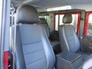 ランドローバー ディフェンダー 110UW 2.2Tdci XS 半革 新品Sawtoothホイール＆MTタイヤ パノラミックウインドウカスタム 5人乗り Nox/Pm適合 3ナンバー ブラックパック KBX製フロントグリル＆ダクトカバー LEDバンパー ステンレスボルト クリアレンズ 前後マッドフラップ XSサイドランナー スイングキャリア 背面タイヤ 並行輸入車 右ハンドル 記録簿付の中古車