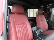 ランドローバー ディフェンダー 90 SOFTTOP 2.2Tdci 本革張替 ビルトイン10インチワイドAVモニター 4人乗り AT換装済  Nox/Pm適合 3ナンバー 新品同色ホイール＆タイヤ LEDヘッドライト LEDランプ ヘリテイジ白ロゴマッドフラップ スイングキャリア 背面タイヤ  全ステンレスボルト交換 並行輸入車 右ハンドル 記録簿付の中古車