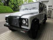ランドローバー ディフェンダー 110SW 2.2Tdci ランドマークエディション 本革 純正ブラックAW 特別限定車 ブラックデザインパック 7人乗り MT車 Nox/Pm適合 3ナンバー ブレミアムレザーシート アルカンターラルーフライニング プレミアムカーペット クリアレンズ XSサイドランナー 前後マッドフラップ 背面タイヤ 並行輸入車 右ハンドル 記録簿付の中古車