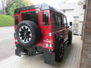 ランドローバー ディフェンダー 90SW 2.2Tdci XS 半革 Sawtooth18インチホイール 4人乗り AT換装済 Nox/Pm適合 3ナンバー 社外足廻り ブラックコントラスト LEDヘッドライト LEDランプ パックカメラ XSサイドランナー 前後マッドフラップ 背面タイヤ 並行輸入車 右ハンドル 記録簿付の中古車