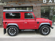 ランドローバー ディフェンダー 90SW 2.2Tdci XS 半革 Sawtooth18インチホイール 4人乗り AT換装済 Nox/Pm適合 3ナンバー 社外足廻り ブラックコントラスト LEDヘッドライト LEDランプ パックカメラ XSサイドランナー 前後マッドフラップ 背面タイヤ 並行輸入車 右ハンドル 記録簿付の中古車
