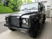 ランドローバー ディフェンダー 110SW 2.2Tdci XS 半革 Sawtoothブラックホイール 7人乗り AT換装済 Nox/Pm適合 3ナンバー ブラックパックペイント クリアレンズ 前後マッドフラップ XSサイドランナー 背面タイヤ 並行輸入車 右ハンドル 記録簿付の中古車