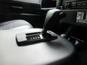 ランドローバー ディフェンダー 110SW 2.2Tdci XS 半革 Sawtoothブラックホイール 7人乗り AT換装済 Nox/Pm適合 3ナンバー ブラックパックペイント クリアレンズ 前後マッドフラップ XSサイドランナー 背面タイヤ 並行輸入車 右ハンドル 記録簿付の中古車