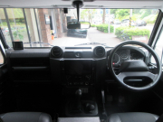 ランドローバー ディフェンダー 110UW 2.2Tdci XS 半革 デュアルフィニッシュAW 5人乗り Nox/Pm適合 3ナンバー カロッツェリア社製フローティングAVモニター ブラックパックペイント LEDヘッドライト クリアLEDレンズ XSサイドランナー 背面タイヤ 前法人オーナー車 並行輸入車 右ハンドル 記録簿付の中古車