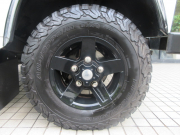 ランドローバー ディフェンダー 110UW 2.2Tdci XS 半革 デュアルフィニッシュAW 5人乗り Nox/Pm適合 3ナンバー カロッツェリア社製フローティングAVモニター ブラックパックペイント LEDヘッドライト クリアLEDレンズ XSサイドランナー 背面タイヤ 前法人オーナー車 並行輸入車 右ハンドル 記録簿付の中古車