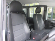 ランドローバー ディフェンダー 110UW 2.2Tdci XS 半革 デュアルフィニッシュAW 5人乗り Nox/Pm適合 3ナンバー カロッツェリア社製フローティングAVモニター ブラックパックペイント LEDヘッドライト クリアLEDレンズ XSサイドランナー 背面タイヤ 前法人オーナー車 並行輸入車 右ハンドル 記録簿付の中古車