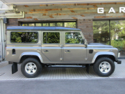 ランドローバー ディフェンダー 110SW 2.2Tdci XS 本革 コントラストルーフ 純正Boostホイール 7人乗り Nox/Pm適合 3ナンバー 稀少プレミアムレザーシート アルカンターラルーフライニング クリアレンズ XSサイドランナー 前後マッドフラップ 背面タイヤ 並行輸入車 右ハンドル 記録簿付の中古車