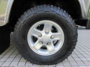 ランドローバー ディフェンダー 110SW 2.2Tdci XS 本革 コントラストルーフ 純正Boostホイール 7人乗り Nox/Pm適合 3ナンバー 稀少プレミアムレザーシート アルカンターラルーフライニング クリアレンズ XSサイドランナー 前後マッドフラップ 背面タイヤ 並行輸入車 右ハンドル 記録簿付の中古車