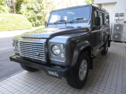 ランドローバー ディフェンダー 110SW 2.2Tdci XS 本革 コントラストルーフ 純正Boostホイール 7人乗り Nox/Pm適合 3ナンバー 稀少プレミアムレザーシート アルカンターラルーフライニング クリアレンズ XSサイドランナー 前後マッドフラップ 背面タイヤ 並行輸入車 右ハンドル 記録簿付の中古車