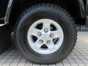 ランドローバー ディフェンダー 90SW 2.2Tdci XS 半革 純正Boostホイール 4人乗り AT換装済 Nox/Pm適合 3ナンバー フルカーペット クリアレンズ 前後ランプガード 前後マッドフラップ XSサイドランナー 背面タイヤ 並行輸入車 右ハンドル 記録簿付の中古車