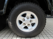 ランドローバー ディフェンダー 110SW 2.2Tdci XS 半革 純正Boostホイール 7人乗り AT換装済 Nox/Pm適合 3ナンバー アルカンターラルーフライニング クリアレンズ 前後マッドフラップ XSサイドランナー 背面タイヤ 並行輸入車 右ハンドル 記録簿付の中古車