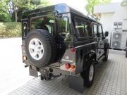 ランドローバー ディフェンダー 110SW 2.2Tdci XS 半革 純正Boostホイール 7人乗り AT換装済 Nox/Pm適合 3ナンバー アルカンターラルーフライニング クリアレンズ 前後マッドフラップ XSサイドランナー 背面タイヤ 並行輸入車 右ハンドル 記録簿付の中古車