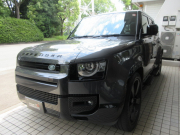 ランドローバー ディフェンダー 110 XダイナミックHSE D300 MHEV 本革 パノラマSR 純正ナビ 純正22AW 11.4モニター サイドステップ ブラックデザイン X用スモークLEDテール キャリパーペイント 新車保証 屋内保管車両 正規ディーラー車 右ハンドル 前法人オーナー車 記録簿付の中古車