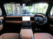 ランドローバー ディフェンダー 110 5.0V8SC 本革 パノラマSR 純正ナビ TV 22AW P525 URBAN AUTOMOTIVE 11.4モニター MILLTEKマフラー VISIT XPELステルスプロテクションフィルム サイドステップ LEDフォグ オーバーフェンダー エクステンテドレザーアップグレード 法人ワンオーナー 正規ディーラー車  右ハンドル 記録簿付の中古車